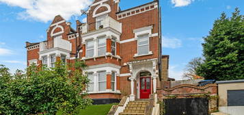 Flat to rent in Leopold Road, London SW19