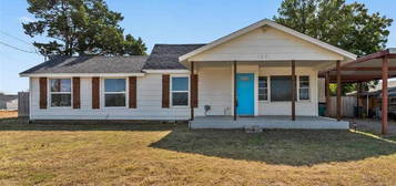 1211 E Spring St, Henrietta, TX 76365