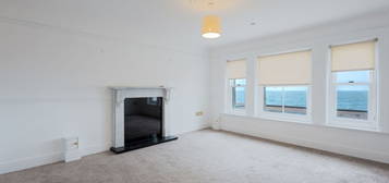 Flat to rent in Marine Crescent, Folkestone CT20