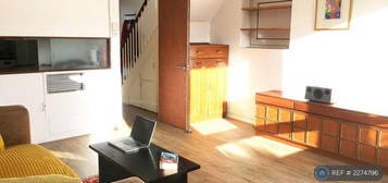 3 bedroom maisonette