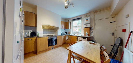 5 bedroom terraced house