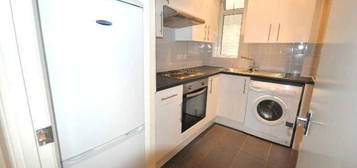 Flat to rent in Euston Road, London NW1