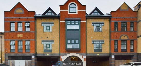 Flat to rent in Hampton House, Southampton SO14