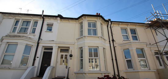 Flat to rent in Goldstone Road, Hove BN3