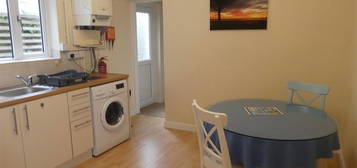 Flat to rent in King Edwards Road, Swansea SA1