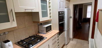 2 bed terraced house to rent