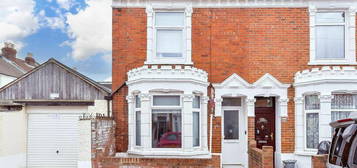 5 bedroom end of terrace house for sale