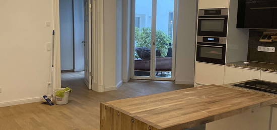 Luxuriöse 2-Zimmer-Wohnung mit Einbauküche und Terrasse in Mitte