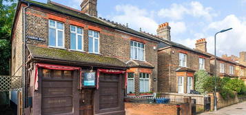 2 bed semi-detached house for sale