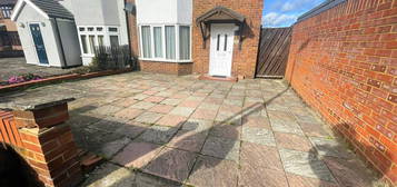 3 bed semi-detached house to rent