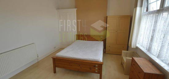 4 bedroom terraced house