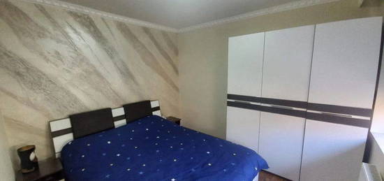 Inchiriere- Apartament cu 2 camere, nedecomandat, etajul 2, renovat re