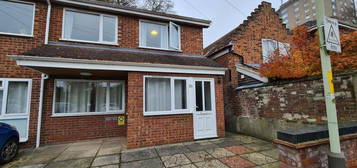 5 bedroom terraced house