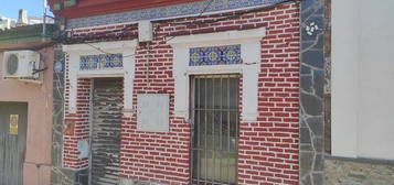 Casa adosada en calle Manuel Collazo en Barrio Alto, San Juan de Aznalfarache