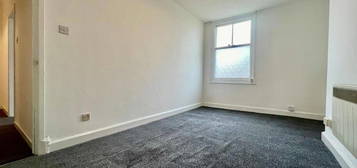 Flat to rent in Severn Street, Leicester LE2