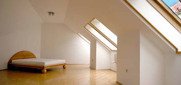 Gepflegte, helle Wohnung, zentrale Lage - Provisionsfrei