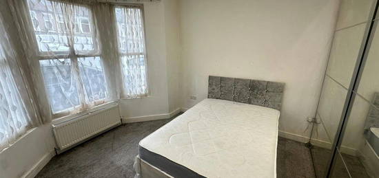 Room to rent in Kingston Road, Ilford IG1