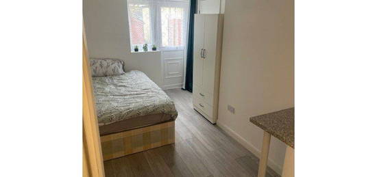 Room to rent in Hermitage Way, Stanmore HA7