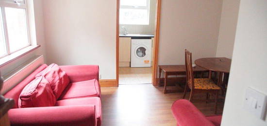 Flat to rent in Tooting Bec Road, London SW17