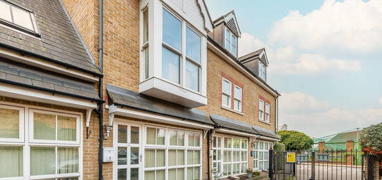 Mews house to rent in Marylebone Gardens, East Sheen, Richmond TW9