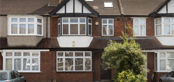 4 bed detached house to rent