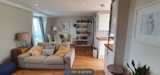 2 bed flat to rent