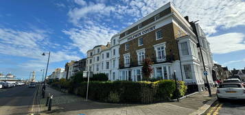 Flat to rent in Central Parade, Herne Bay CT6