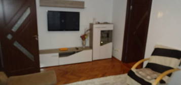 Inchiriez apartament 2 camere in Deva, zona 1 Decembrie, et. 1