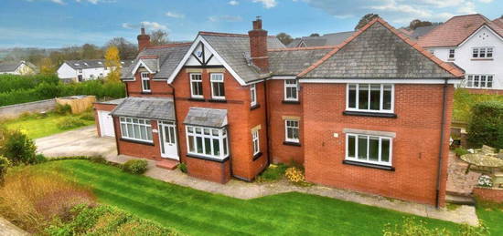 5 bedroom detached house for sale