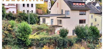 ** Rüdesheim-Assmannshausen: Großes Einfamilienhaus mit schönem Blick **