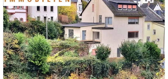 ** Rüdesheim-Assmannshausen: Großes Einfamilienhaus mit schönem Blick **