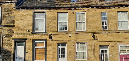 Terraced house to rent in Halifax, West Yorkshire HX1