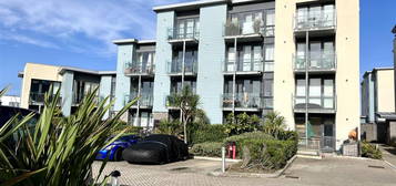 Flat to rent in Pentire Crescent, Newquay TR7