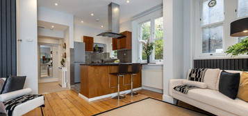 Flat for sale in Kensington Mansions, London SW5