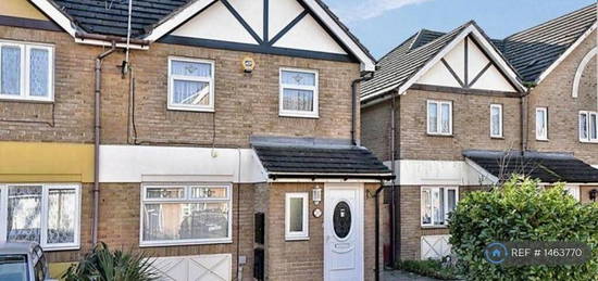 3 bedroom semi-detached house