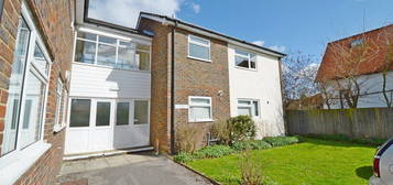 Flat to rent in 4 Chartergrove House, The Avenue, Petersfield, Hampshire GU31