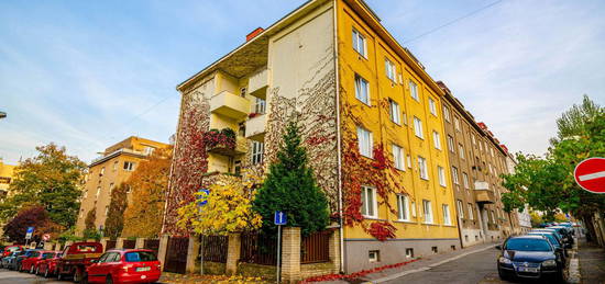 Prodej bytu 1+kk v osobním vlastnictví 40 m², Praha 4 - Nusle