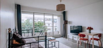 Studio rénové et meublé 29m² avec balcon Paris 20ème