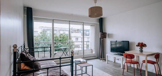 Studio rénové et meublé 29m² avec balcon Paris 20ème