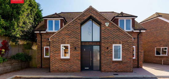 3 bedroom detached house