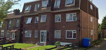 Flat to rent in Mandeville Road, Enfield EN3