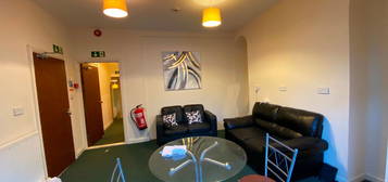 2 bed flat to rent