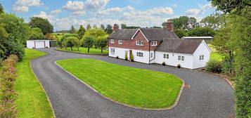 4 bed detached house for sale