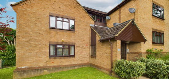 Flat to rent in The Pentlands, High Wycombe, Buckinghamshire HP13