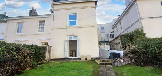 Studio to rent in Abbey Road, Torquay TQ2