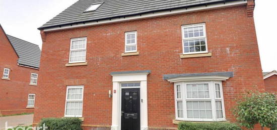 6 bedroom detached house