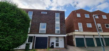 4 bedroom terraced house