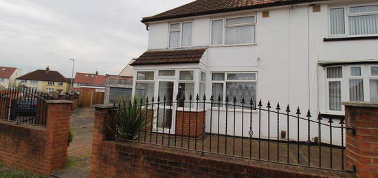 3 bedroom semi-detached house to rent