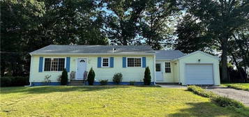 10 America St, Cumberland, RI 02864