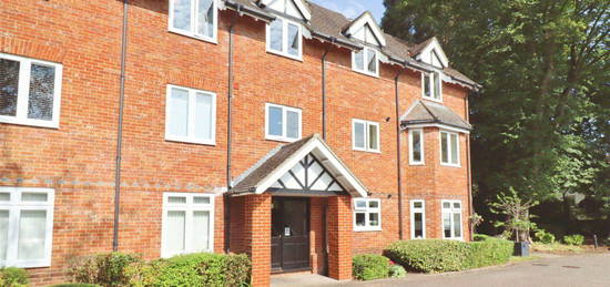 Flat for sale in Lefroy Park, Fleet, Hampshire GU51